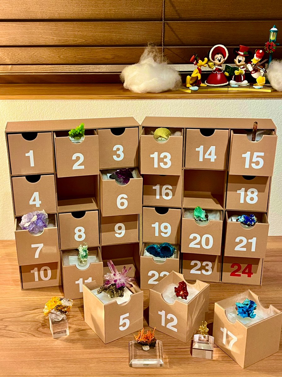 こんな粋なアドベントカレンダーの
贈り物をずっと待っているのですが
一向にもらえそうにないので
自分で作ることにしました