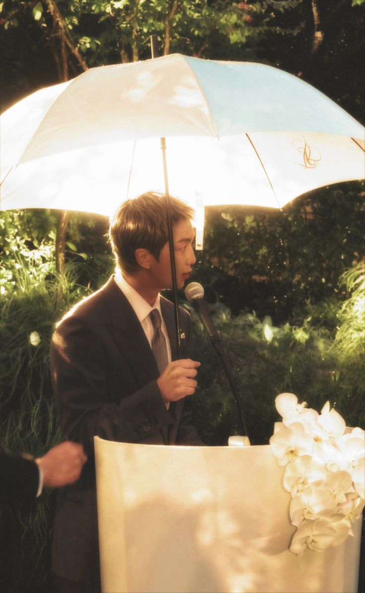 winnttaebear's tweet image. Straight out of kdrama