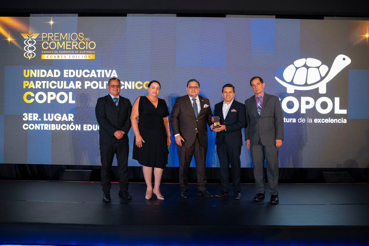 Galardonamos a los ganadores de la cuarta edición de #PremiosDelComercio, categoría Contribución Educativa.

1er lugar: UTEG <a href="/UTEG_ec/">UTEG</a> 
2do lugar: Claro <a href="/ClaroEcua/">Claro Ecuador</a> 
3er lugar: Copol <a href="/copol_ec/">COPOL Kínder - Escuela - Colegio</a>