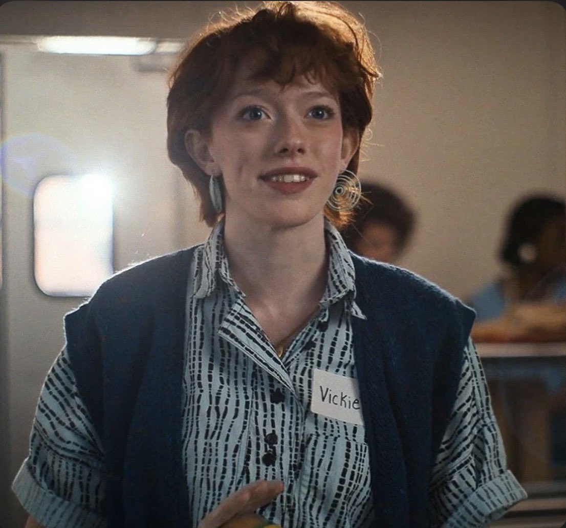 Estoy seguro que Vickie va a morir porque Netflix no va a perder la oportunidad de matar a una pelirroja y Max no está disponible 🥲

#StrangerThings • #StrangerThings5