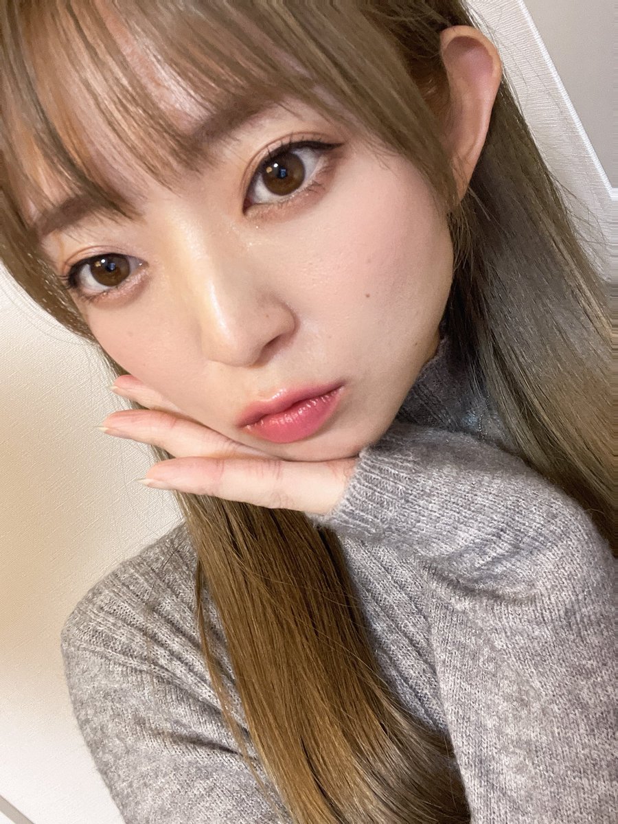 manae_miyakoshi's tweet image. CLIO のエッセンシャルリップチークタップを使ってメイク🩰💕

1番人気の02号をリップ、日本限定カラーの100号をチークに✌️
この組み合わせ最高にかわいい🥰🥰
私は2色使ったけど、マルチチークなのでこれ1つあればOK👌

薄く均一に密着するから量の調節が簡単で塗りやすいです💋

#PR #CLIO