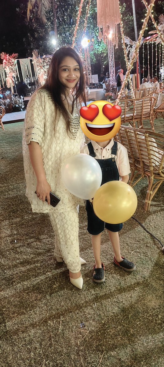 swap_maheshwari's tweet image. How i love being a woman