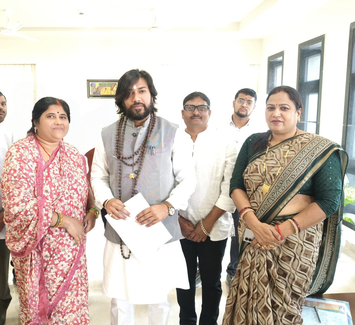 BheshBai's tweet photo. छत्तीसगढ़ शासन के केबिनेट मंत्री श्री गुरु खुशवंत साहे�� जी से आत्मीय मुलाक़ात।
@Khushwantguru https://t.co/jofMshKs9k