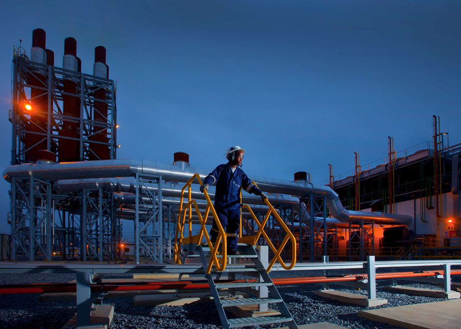 ChangingthingsS's tweet image. Engineers study engineering to power the petrochemical industry. From refining crude oil to producing fuels and plastics, they design processes that keep economies moving while innovating for cleaner solutions. ⚙️
#AgendaForEngineering #PetrochemicalEngineering