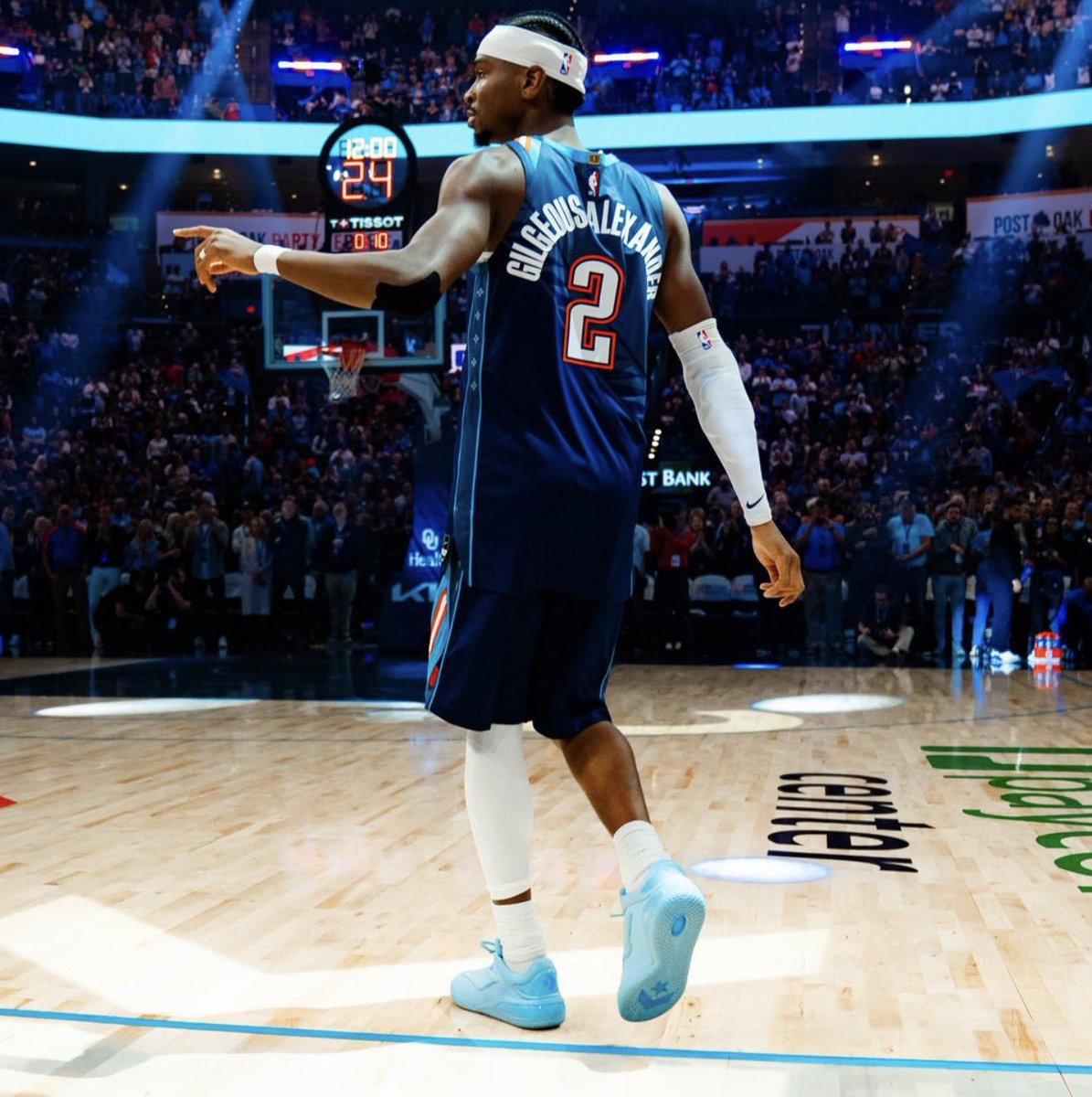 SkyedOKC's tweet image. Shai Gilgeous-Alexander in the WIN against the Minnesota Timberwolves:

• 40 points
• 6 rebounds
• 6 assists
• 3 steals
• 75.5 TS%

3-0 in cup play