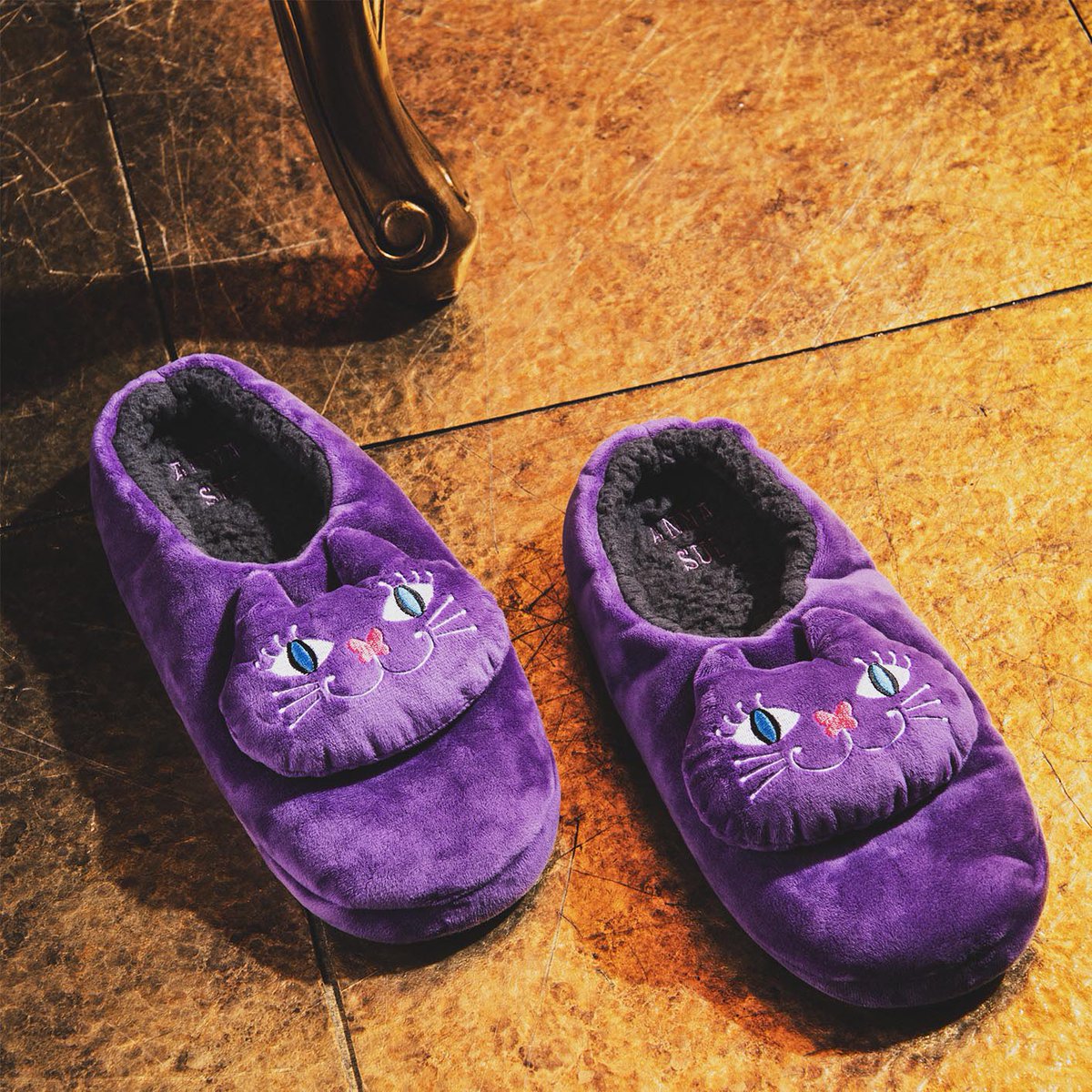 ANNASUI_japan's tweet image. 🖤ANNA SUI SOCKS🖤
クラシックな蝶モチーフ、優雅なローズ柄、ANNA SUIのアイコン猫のTITI (ティティ)、繊細なレースやメッシュ素材など、個性豊かなデザインが豊富にラインナップ。ロマンティックでどこかミステリアスなANNA SUIの世界観を、日常のスタイルに取り入れて。

annasui.co.jp/pages/fw-socks