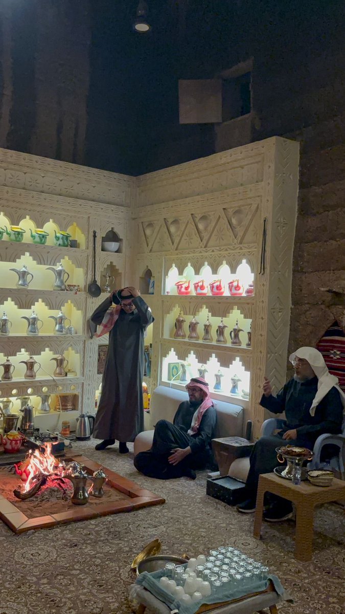 في أجواء مفعمة بالفرح والبهجة ..
سعدنا بزيارة " قهوة الغبيني التراثية " في بلدة السبعان بمدينة #حائل .

 اجتمعنا .. فعشنا معهم لحظات لا تُنسى .