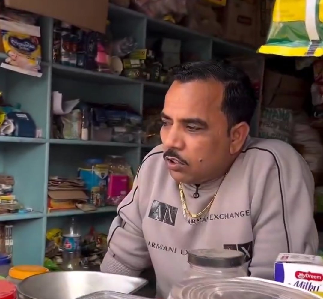 saurabhkshukla_'s tweet image. दुकान से शुरु हुई कहानी, दुकान पर आकर ऐसी बंद हुई कि दुकान ही बंद करा दी।

शादाब ज़काती बच्ची को अश्लील नज़रों से देख रहे हैं, जहां से सोच डेवलप हुई कि बच्ची सुंदर है तो उसकी मां कितनी सुंदर होगी और पहुंच गए घर पप्पी लेने।

सवाल उठता है कि सफलता पाने के बाद और प्रोग्रेसिव लोगों…