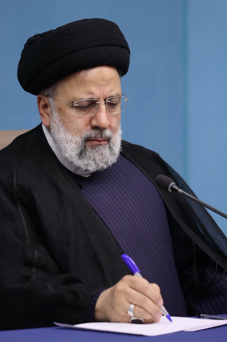 قرار رییس جمهور با بی‌حجابی برخورد کنه صدای رسانه اصلاح طلب و برانداز درنمیاد!
ولی حاج آقا اگه شما اقدام میکردی چه بلاهایی که به سرت نمی آوردن!!
هارداسان حاجی هارداسان؟