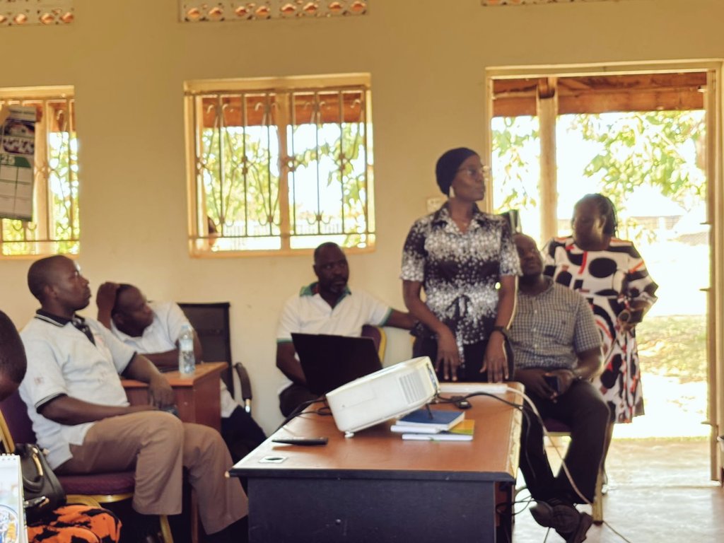 The_VAnguard22's tweet photo. Results dissemination continues in Namayingo District, aiming at advancing knowledge, promoting transparency, and feedback. This informs and influences policy, driving positive change in the community. @UVRIug @MRC_Uganda @NIHRglobal @KEMRI_Wellcome @LZirimenya @VictoriaMayanja https://t.co/zJaB40IECQ