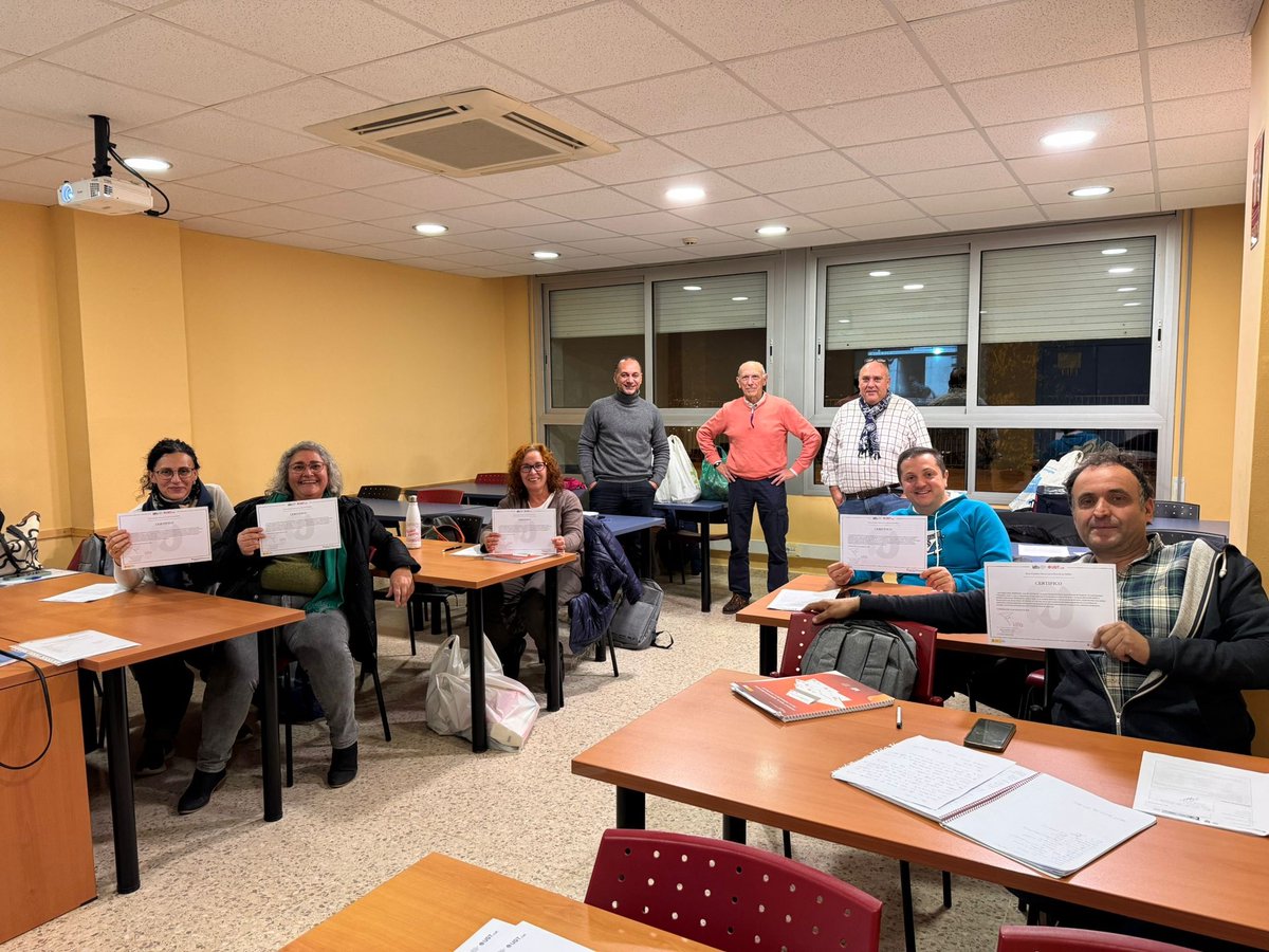 Dimarts va finalitzar el curs d'Anglès B1B a Granollers. 
Us retrobem aviat amb el proper nivell!! 🥳