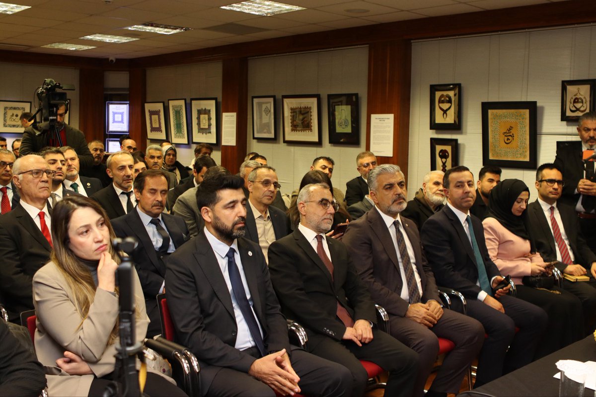 📍Londra / Sivil Toplum Buluşması

Türkiye’den Cumhurbaşkanımız Sayın Recep Tayyip Erdoğan’ın selamlarını sizlere iletmek isterim. Yurtdışında yaşayan vatandaşlarımızın bulundukları ülkelerde giderek daha organize ve etkili bir konuma gelmeleri, onların dışarıdaki toplumsal ve