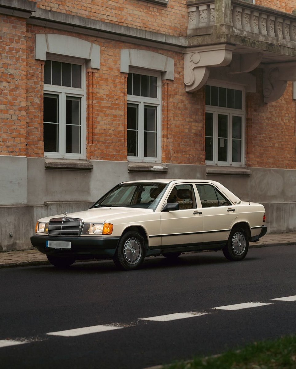 MercedesBenzInd's tweet photo. Pumpkin spice is temporary. The #190E is forever.

📷 Karol Rubeńczyk for #MBfanphoto

#MBclassic #ThrowbackThursday #MercedesBenzIndia 

Disclaimer: Accessories, colors, and fitments shown may not be part of standard specification. For technical specifications of the model available in India, please refer to the product brochure or contact the nearest Mercedes-Benz Franchise Partners.