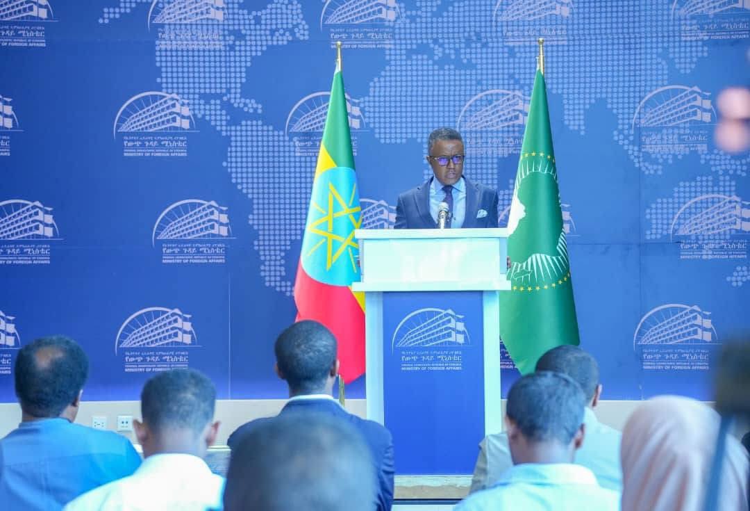 MFAEthiopia's tweet image. The Spokesperson of the Ministry of Foreign Affairs, Ambassador @AmbNebiatG, delivered today a press briefing highlighting #Ethiopia’s recent diplomatic engagements, as well as key regional and international developments.

He noted that the past two weeks have been marked by…