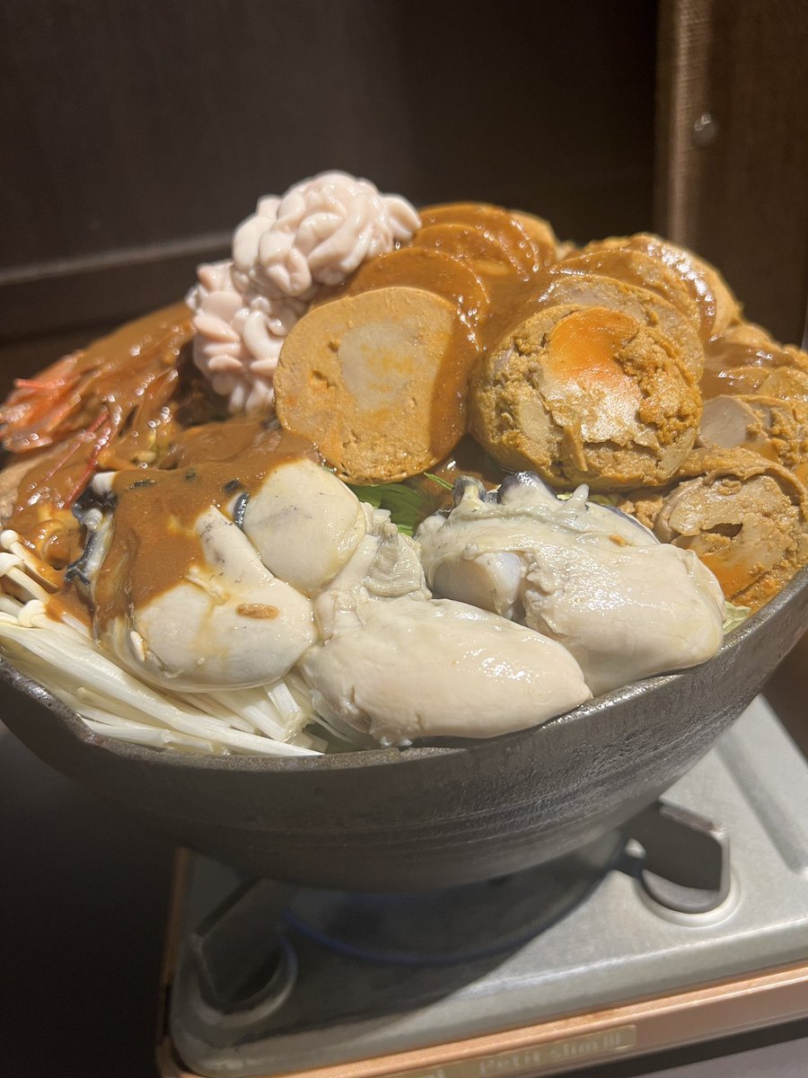 REN63019287's tweet photo. 先週も東京行って色んなもの食べてきました
最初のはロブスターロールってやつで最後のは痛風鍋
どっちも気になってて楽しみにしてたんだけど、ロブスターロールに関してはパンがいちばん美味しかった🙂
痛風鍋は…数年に1度でいい…かな…w
なおその後インフル貰って現在進行形でダウン中です https://t.co/Mzxxcxo3hA