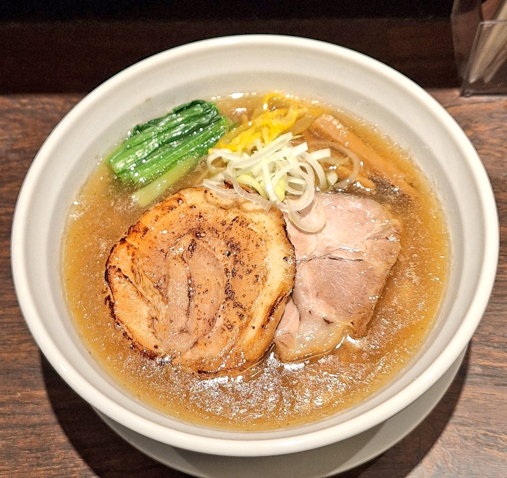 千葉県 松戸市 上本郷3386

ら〜麺 瑞藤(みづふじ)

塩🟦ら〜麺 ＴＰ🟡柚子

瑞藤で食べる77杯目は塩を選択🤤
秋刀魚といりこの旨味がエグい最高スープ
余韻もマジで素晴らしい👍
チャーシューも全てが超舌美味😋
ご馳走様でした🍖🙏💕
#松戸市 #喜多松戸 #ら～麺瑞藤
#新メニュー #ごはん始まりました