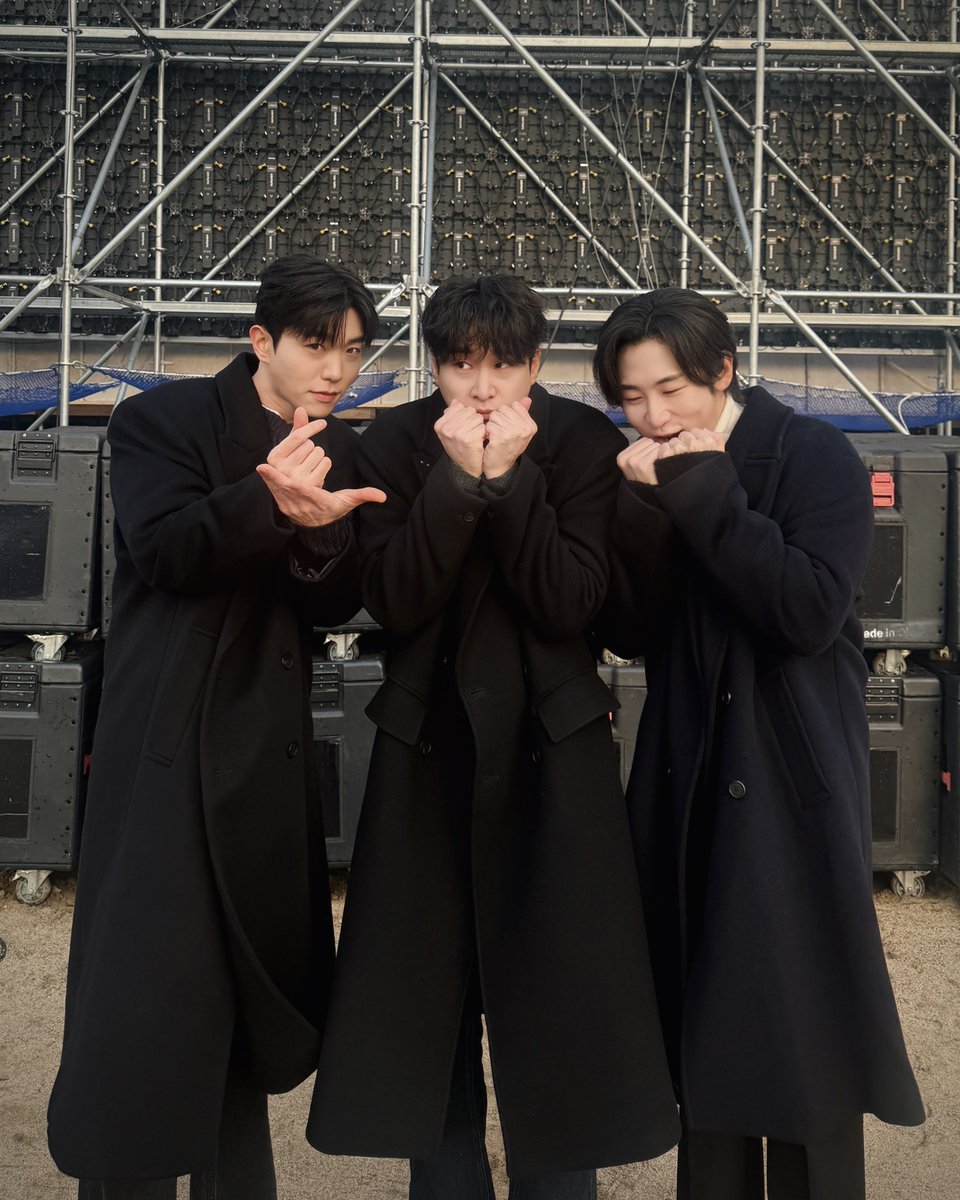 <용산에서 세계로>
12시엔 주현영 특집 공개방송

카리스마 리더 🔥🦦 천둥고양이 테너⚡️🐈‍⬛ 바.리.톤 🌹🦁
 
#Libelante #리베란테 #김지훈 #진원 #노현우
#KimJiHoon #JinWon #RohHyunWoo