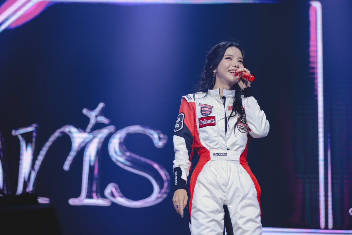 DragonKazoo77's tweet image. 251102 Solar 3rd Concert [Solaris] in Kaohsiung — Official Photos in HQ (2)

🔗 drive.google.com/drive/folders/…

#Solaris #SOLAR #솔라 #頌樂 #金容仙 #MAMAMOO #마마무 @RBW_MAMAMOO