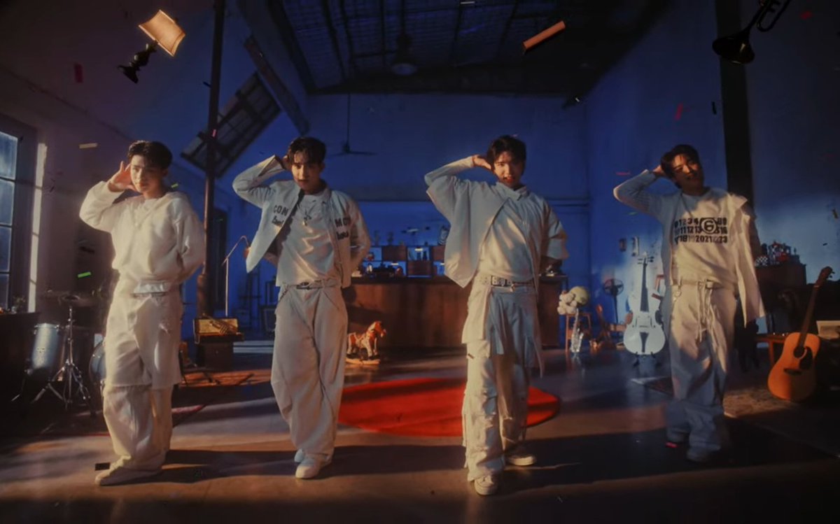 mycodetin's tweet image. don&apos;t you just love it when you stan talented people 

CLOVER DEBUT NEXT TO YOU 
#คนคุ้นคอยCLO_VER_MV