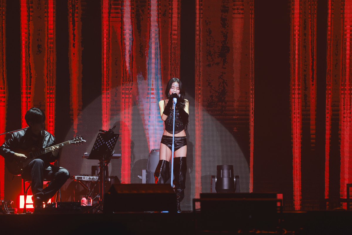 DragonKazoo77's tweet image. 251102 Solar 3rd Concert [Solaris] in Kaohsiung — Official Photos in HQ (3)

🔗 drive.google.com/drive/folders/…

#Solaris #SOLAR #솔라 #頌樂 #金容仙 #MAMAMOO #마마무 @RBW_MAMAMOO