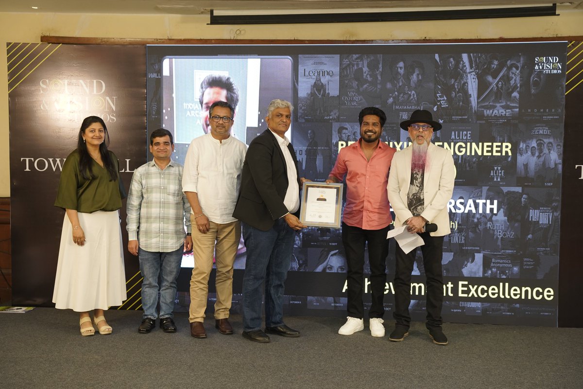 soundnvisionsts's tweet image. Congratulations, Mahesh Shirsath (Mumbai) for winning the Best Mixing Engineer Award! Your expertise transforms every track into a masterpiece of balance &amp;amp; brilliance.

#SoundEngineering #MixingEngineer #SVSPerformanceAwards #EmployeeAppreciation #SoundAndVisionStudios