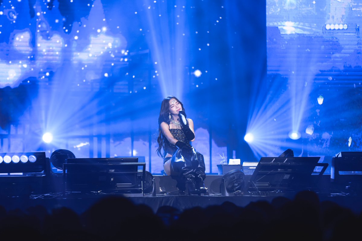 DragonKazoo77's tweet image. 251102 Solar 3rd Concert [Solaris] in Kaohsiung — Official Photos in HQ (4)

🔗 drive.google.com/drive/folders/…

#Solaris #SOLAR #솔라 #頌樂 #金容仙 #MAMAMOO #마마무 @RBW_MAMAMOO