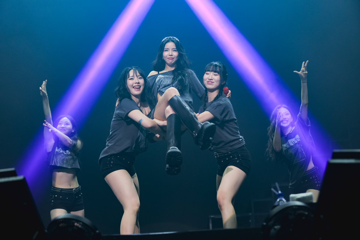 DragonKazoo77's tweet image. 251102 Solar 3rd Concert [Solaris] in Kaohsiung — Official Photos in HQ (4)

🔗 drive.google.com/drive/folders/…

#Solaris #SOLAR #솔라 #頌樂 #金容仙 #MAMAMOO #마마무 @RBW_MAMAMOO