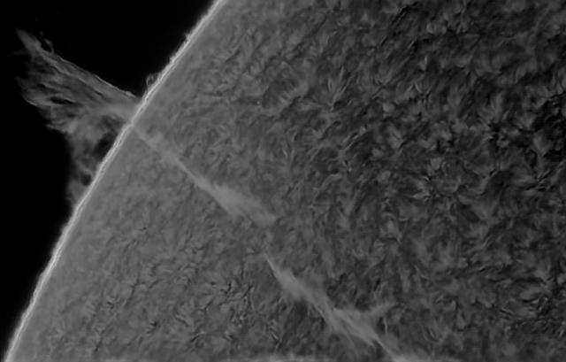 本日の太陽です。　
天気が芳しくないのとシーイングがダメダメでしたが、なんとか北東に出現していたプロミネンスを撮影しました。
2025.11.27 00:31UT (09:31 JST)
200mmF12 x2.5, Daystar QuantumSE 0.28Å, ASI-174MM, Pentax MS-5 NS5000