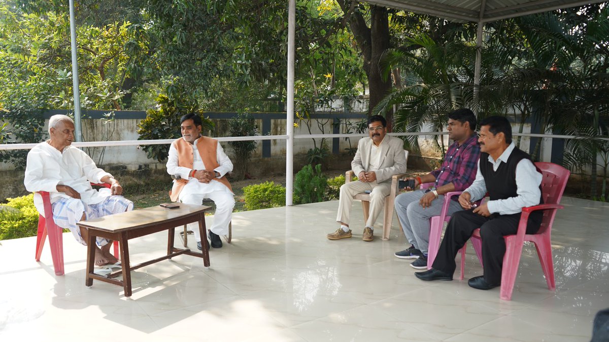 बिहार सरकार में माननीय वित्त, वाणिज्य, ऊर्जा एवं मद्य निषेध मंत्री श्री बिजेंद्र यादव जी से उनके आवास पर शिष्टाचार भेंट की। इस मौके पर उनसे कई महत्वपूर्ण विषयों पर विस्तृत चर्चा हुई।

#BiharGovernment #NDA4Bihar