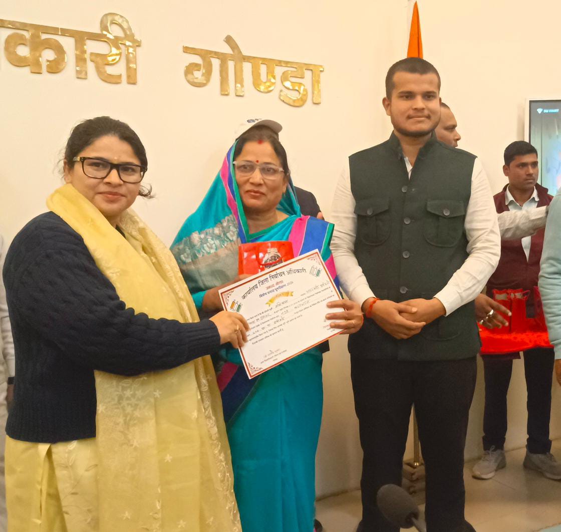 जनपद में (SIR) फॉर्म का 100 प्रतिशत डिजिटाइजेशन का कार्य पूर्ण करने वाले 18 बीएलओ को प्रशस्ति पत्र एवं उपहार देकर कलेक्ट्रेट सभागार में सम्मानित किया गया।
#बीएलओ_सम्मान_गोण्डा