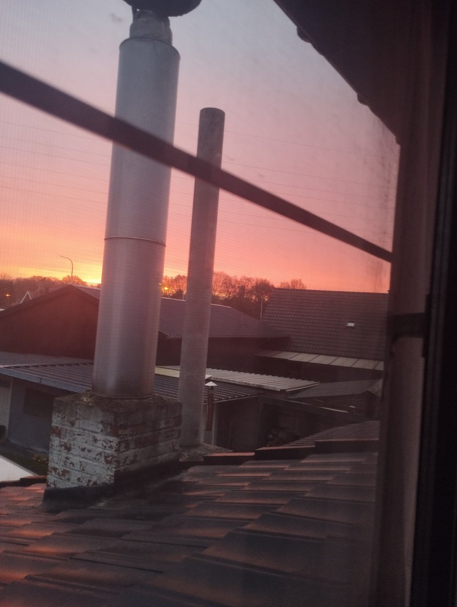 Good morning to all. 😊 What a beautiful sky to greet me this morning. #sunrise #colouredsky #ifeelblessed Happy Thursday!