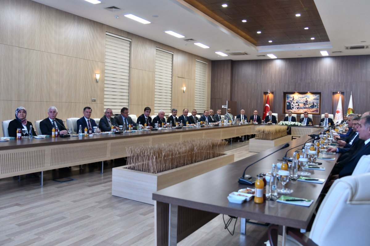 Türk Kamu İşletmeleri Birliği Yönetim Kurulu (TKİB) Genel Müdürümüz Zafer BENLİ Başkanlığında Tarım İşletmeleri Genel Müdürlüğünde (TİGEM) Toplandı.
⚡️
Detaylar için 👇🏻;
euas.gov.tr/haberler/turk-…