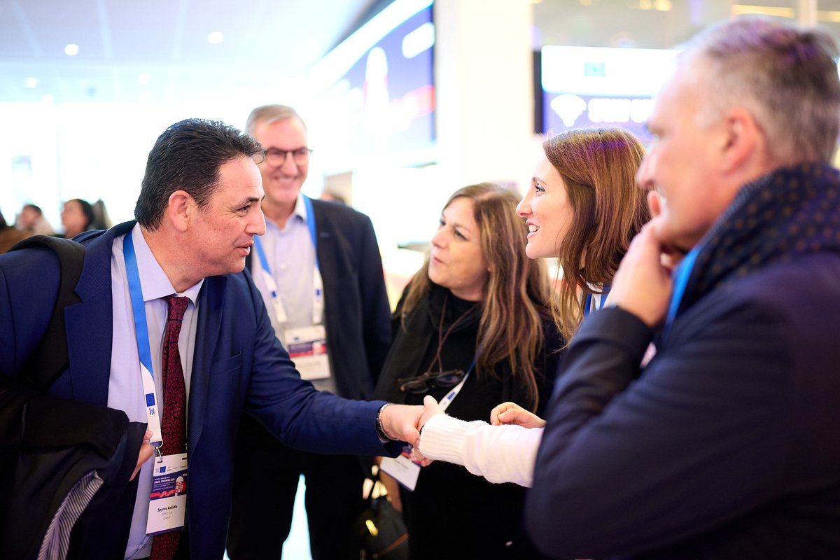 EEN_EU's tweet image. ☕ Good morning from Aalborg 🇩🇰, where Day 2 of #EEN2025 has kicked off!

On today’s agenda:
🌍 Global trade &amp;amp; FTAs
💶 EU funding &amp;amp; innovation finance
🌱 Climate risks &amp;amp; circular energy solutions
🧠 IP strategies for SMEs

More collaboration and ideas ahead!
#EENCanHelp