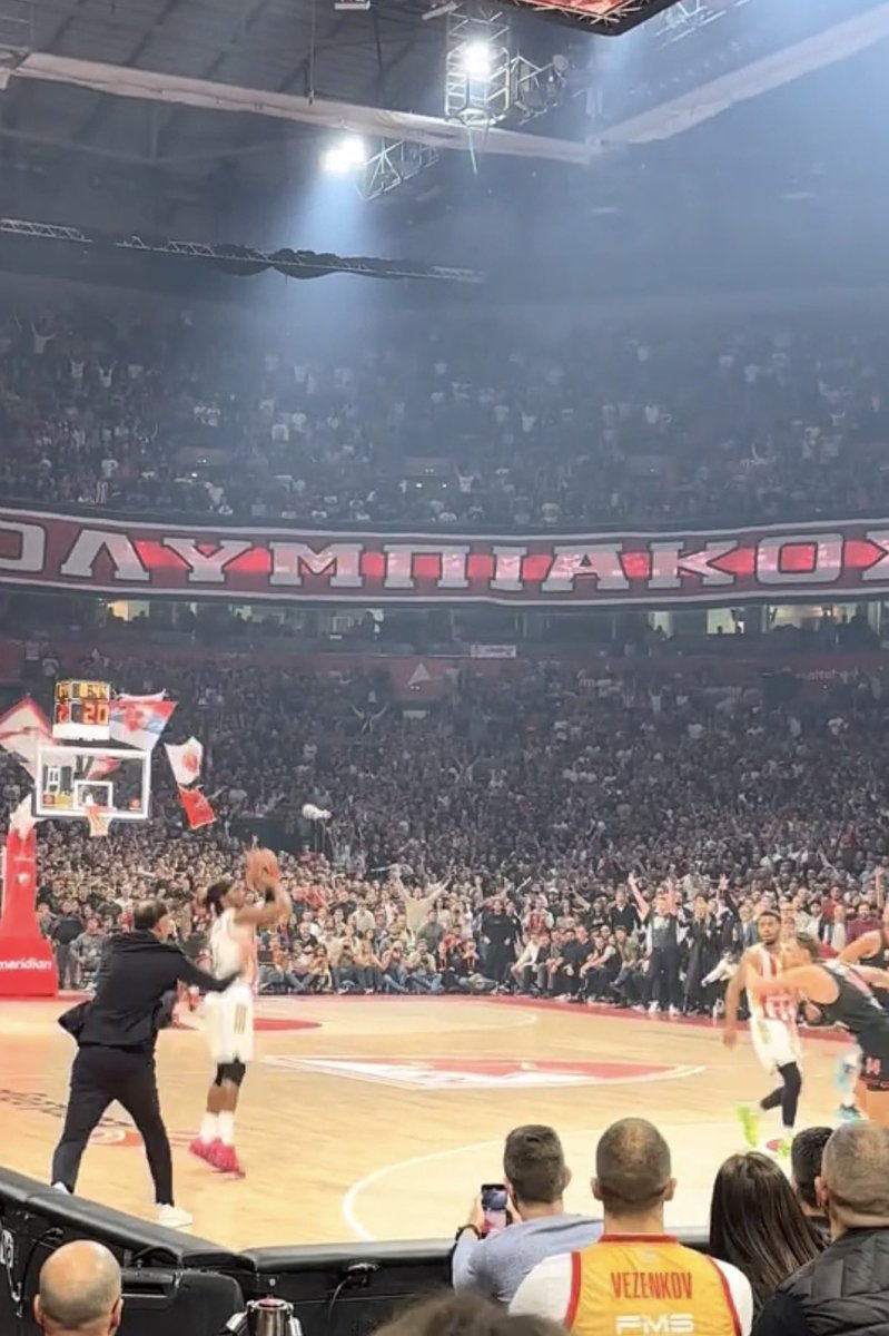 Real_JimmyGreen's tweet image. Αυτό σύμφωνα με τους νέους κανονισμούς δεν είναι τεχνική ποινή και αποβολή; Ή μόνο για τον Αταμάν ισχύουν; #paobc