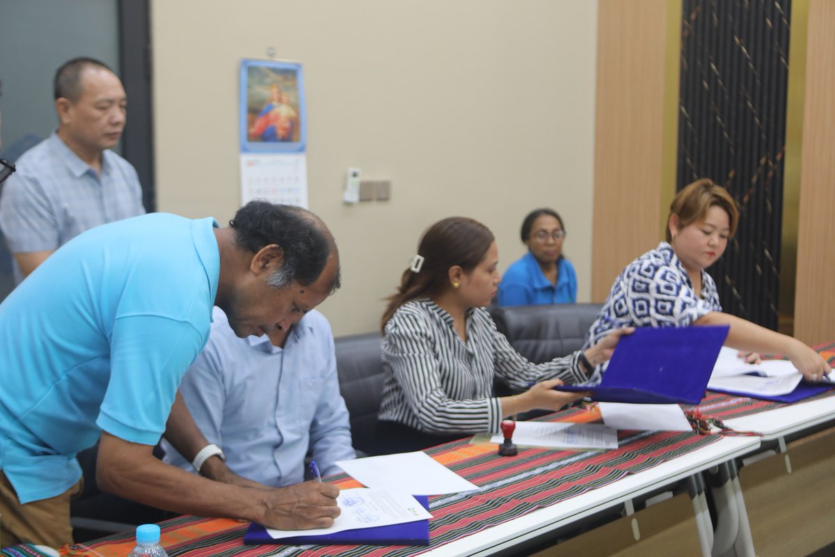 FFspdd's tweet image. Cerimónia assinatura accordo arrendamento rai entre Arquidiocese de Dili ho International HE FU Construction Unip. Lda, no, Fortuna Star Lda hodi hari futuro Business Center ida iha Lecidere. (fspdd.tl) 21/11/2025