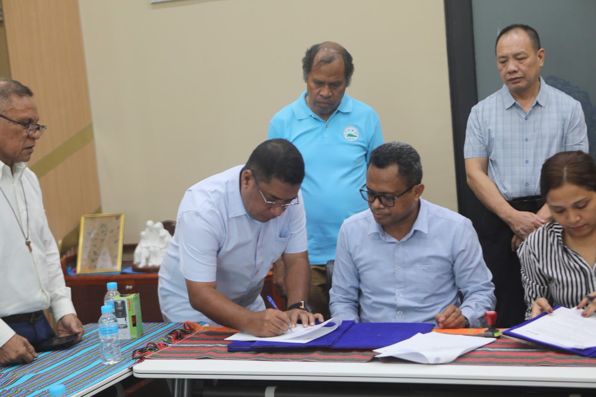 FFspdd's tweet image. Cerimónia assinatura accordo arrendamento rai entre Arquidiocese de Dili ho International HE FU Construction Unip. Lda, no, Fortuna Star Lda hodi hari futuro Business Center ida iha Lecidere. (fspdd.tl) 21/11/2025