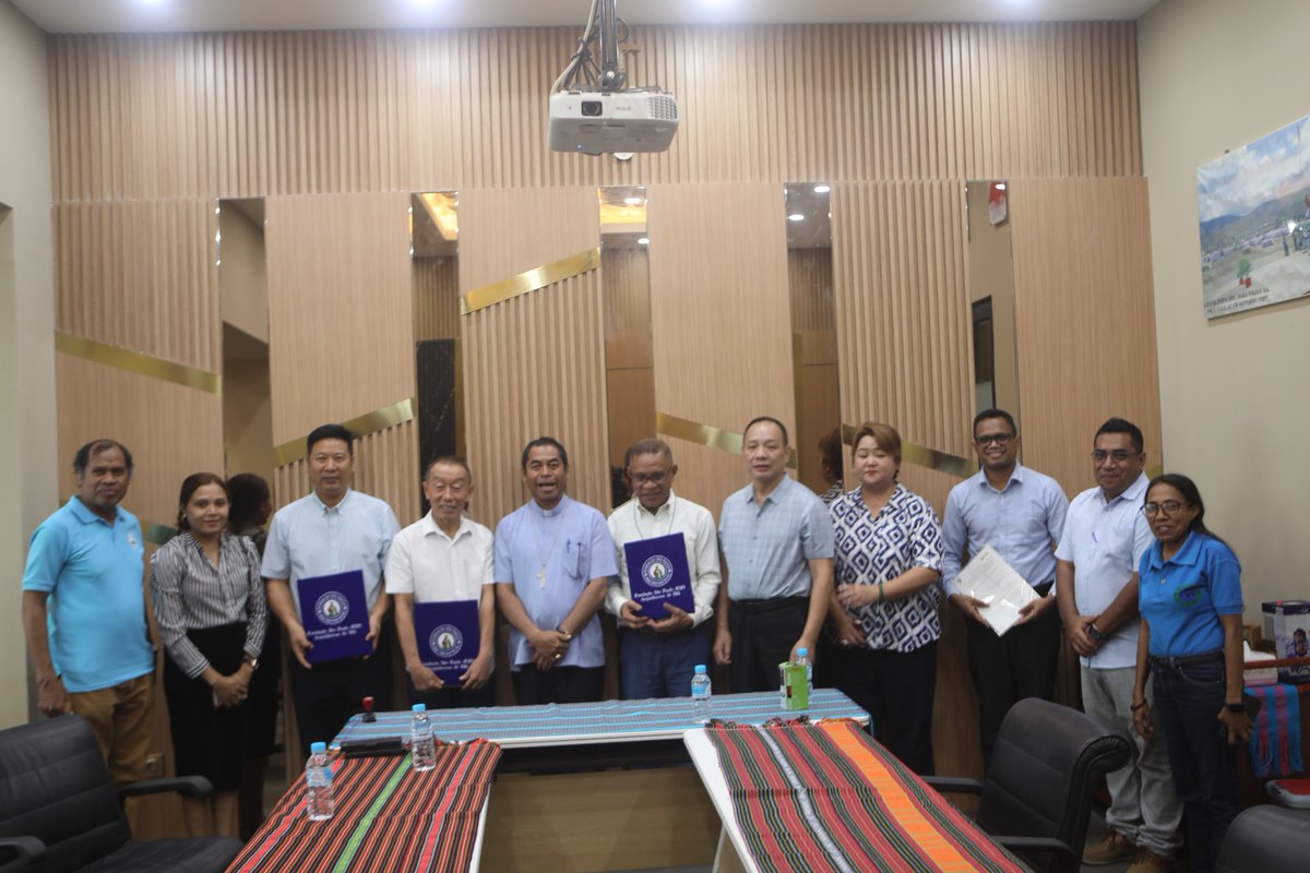 FFspdd's tweet image. Cerimónia assinatura accordo arrendamento rai entre Arquidiocese de Dili ho International HE FU Construction Unip. Lda, no, Fortuna Star Lda hodi hari futuro Business Center ida iha Lecidere. (fspdd.tl) 21/11/2025