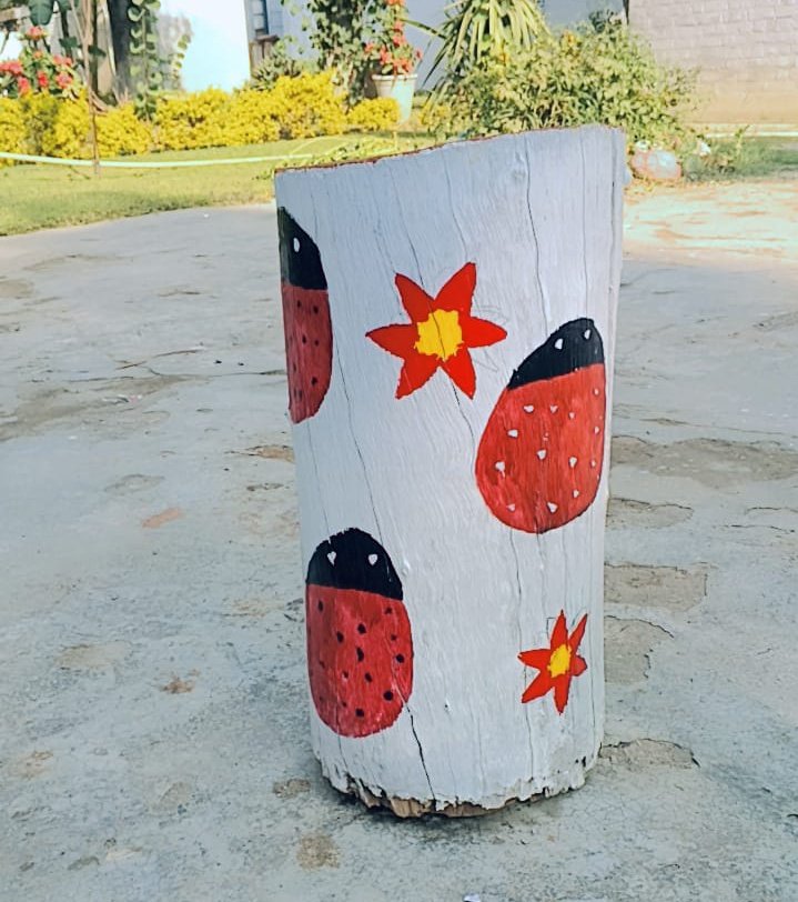 ApkaUmar's tweet image. پرانے پانی والے مٹکوں اور لکڑی کے تنے کو زرا سی محنت اور شوق سے نیا چہرہ مل گیا....

#recycle #reuse #pottery