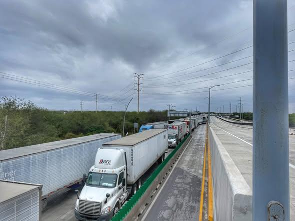 Mensaje de ElTractorista23
 👇
Perdón si afectamos su camino hoy… pero también pedimos que entiendan el nuestro. El campo está cansado, lastimado y olvidado. Nos manifestamos para que por fin escuchen nuestra voz. Gracias por su apoyo🙏🌾👨‍🌾