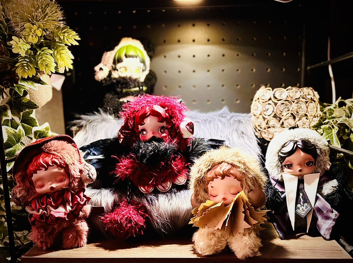 vq7_ko's tweet image. ポプマ入店抽選、落選して悔しいから
うちのスカルパンダぬいとフィギュア見て😇

雛壇最上段、パンダちゃんの横がXGの特等席です✨