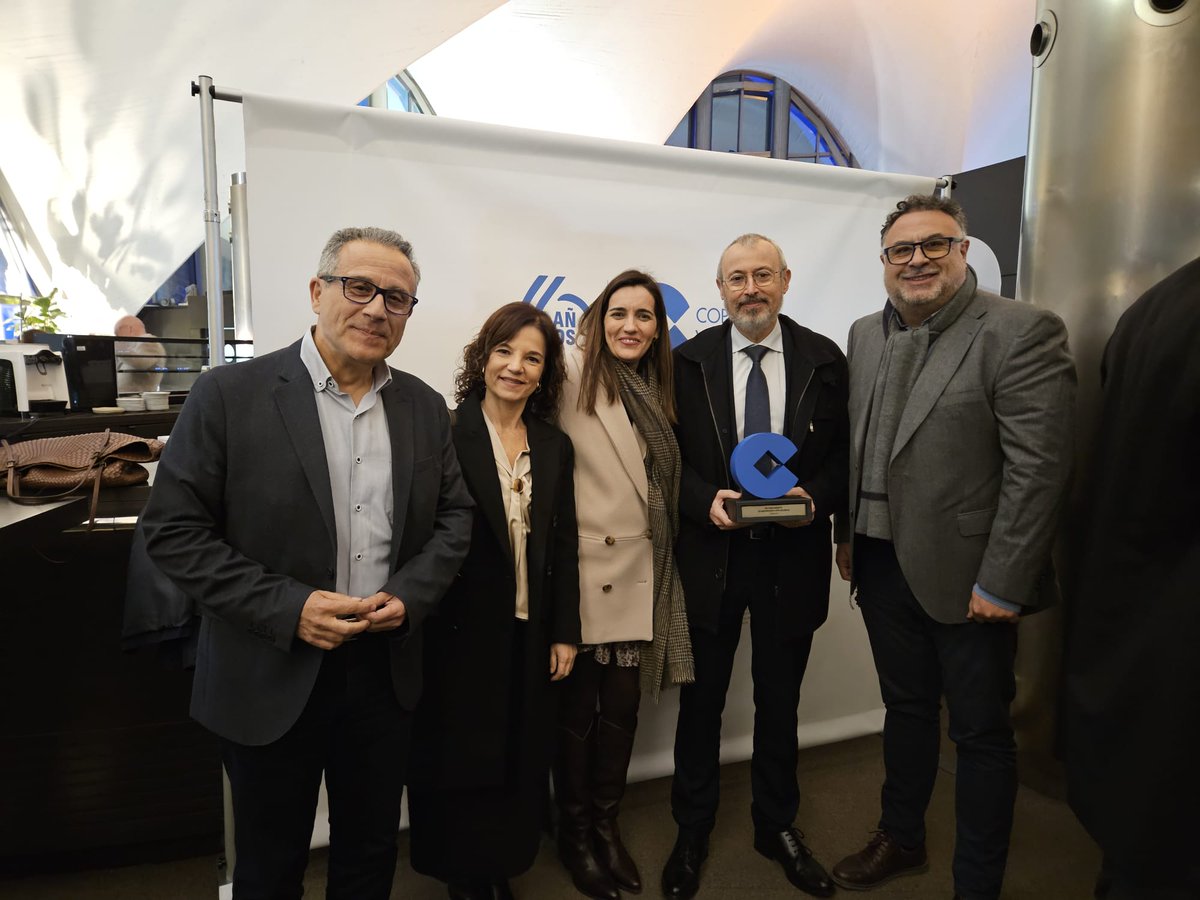 concoval's tweet image. 🎙¡Enhorabuena a @COPEValencia por su 60 aniversario y a @Consum por su merecido galardón!

Anoche estuvimos presentes en el Oceanogràfic, acompañando a los galardonados y celebrando con la cadena su aniversario en nuestra tierra.

¡Por muchos años más de comunicación rigurosa!…