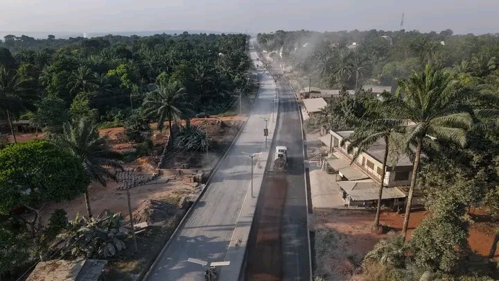 OjikePatri39948's tweet image. SOLUTION PROJECT UPDATE

The Agulu-Nanka section of the ongoing construction and dualization of the Amawbia - Uga Federal Road by the Soludo administration is nearing completion.

#AnambraIsRising
#SolutionContinues
#OnwaDezemba