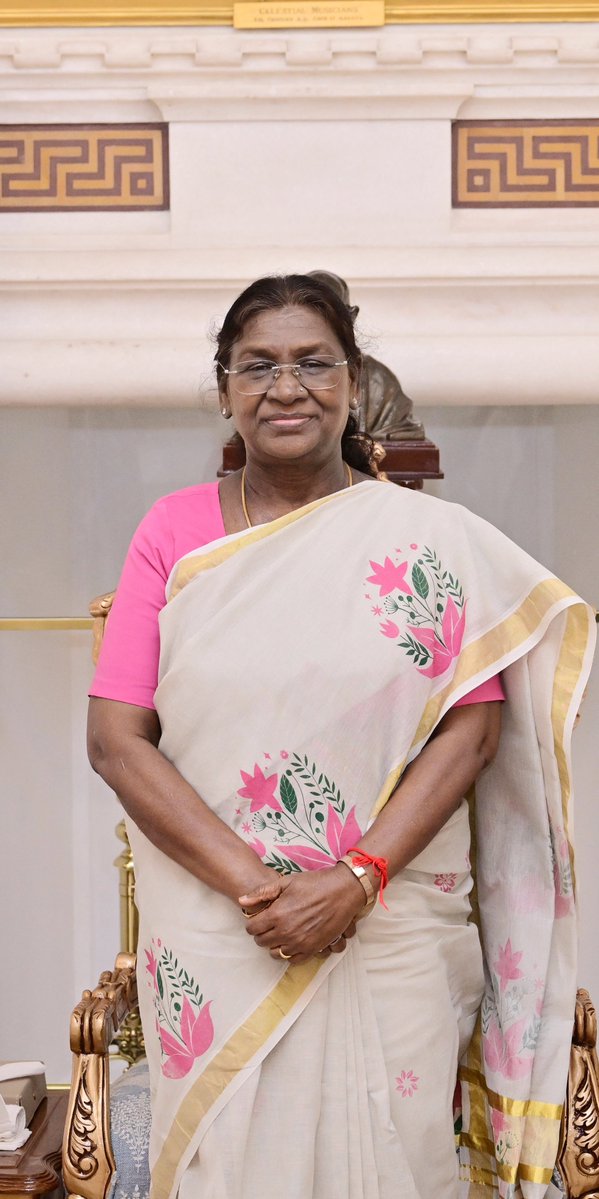 airnewsalerts's tweet image. President #DroupadiMurmu will visit #Kerala on December 3 to attend the #NavyDay celebrations as the chief guest and witness an operational demonstration. 

Naval Chief Admiral Dinesh K. Tripathi will host the event, which will take place at Shangumukham Beach near…