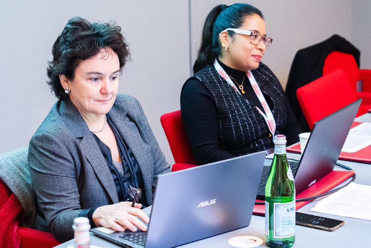 È cominciata la seconda giornata di #ADAPTConference2025 con i workshop sul tema di Lavoro e Non-Lavoro, Oggi.
A partire dalle 11.30 la seconda sessione plenaria “Rethinking Work through Labour Law: Platform Challenges, Gender, Care and the Quest for Meaningful Work"