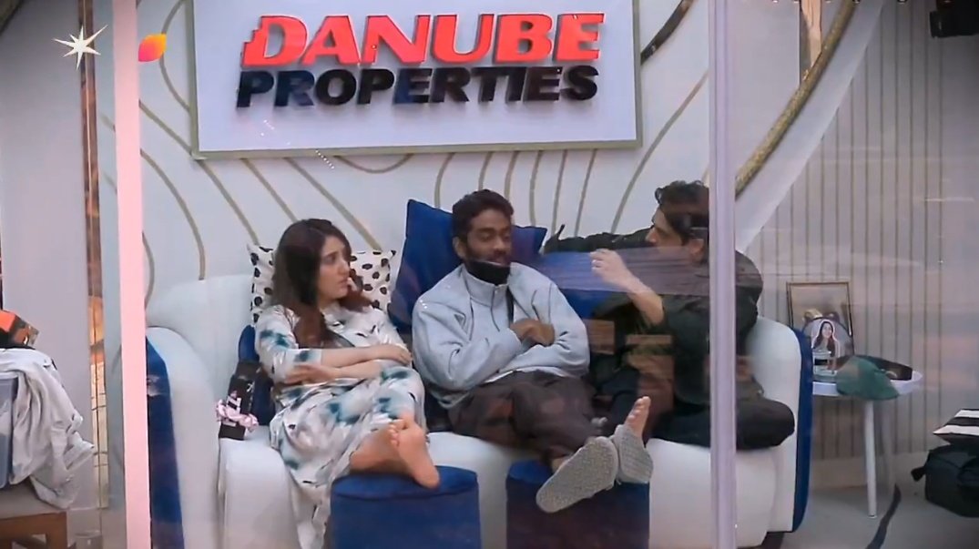IamSinghaniya's tweet photo. According to the new promo, Pranit is suddenly claiming that #GauravKhanna𓃵 played safe in the TTF Task.
Alright then… let’s expose who actually played safe.
Read this entire tweet till the end & the facts will hurt Pranit fans.

1. Gaurav was the ONLY reason Ashnoor and Pranit even won the TTF Task and became contenders.
If GK hadn’t played for them, both of them would’ve been OUT of the race already.
Safe play?
Pranit’s whole contendership exists because of GK.

2. Pranit WON the task because GK supported him.
But when it was GK’s turn, Pranit didn’t even bother filling the bag properly because Malti was on the opposite side.
He didn’t want to look bad in front of her.
So Mr. Pranit chose MALTI over GK and played the safest game possible by NOT playing for Gaurav at all.
He NEVER wanted GK to become a contender.
Safe play? No.
This is a cowardly play.

3. When Pranit became captain, GK was the FIRST one to bring him points, even got injured in the process.
That time Pranit had no problem, because GK was literally fighting for him.
But today he wants to question GK?
The audacity.

4. Pranit wanted to reach the final week at any cost, so he cleverly plotted and ensured Abhishek got evicted.
If this isn’t the BIGGEST safe play of the season, then what is?

In short:
As long as GK sacrifices for this sore loser Pranit, everything is great.
But the moment GK plays for himself, suddenly it becomes “safe play”?

What a pathetic joke.
Pranit is only loud when GK isn’t playing for him and that says everything.
#BB19
