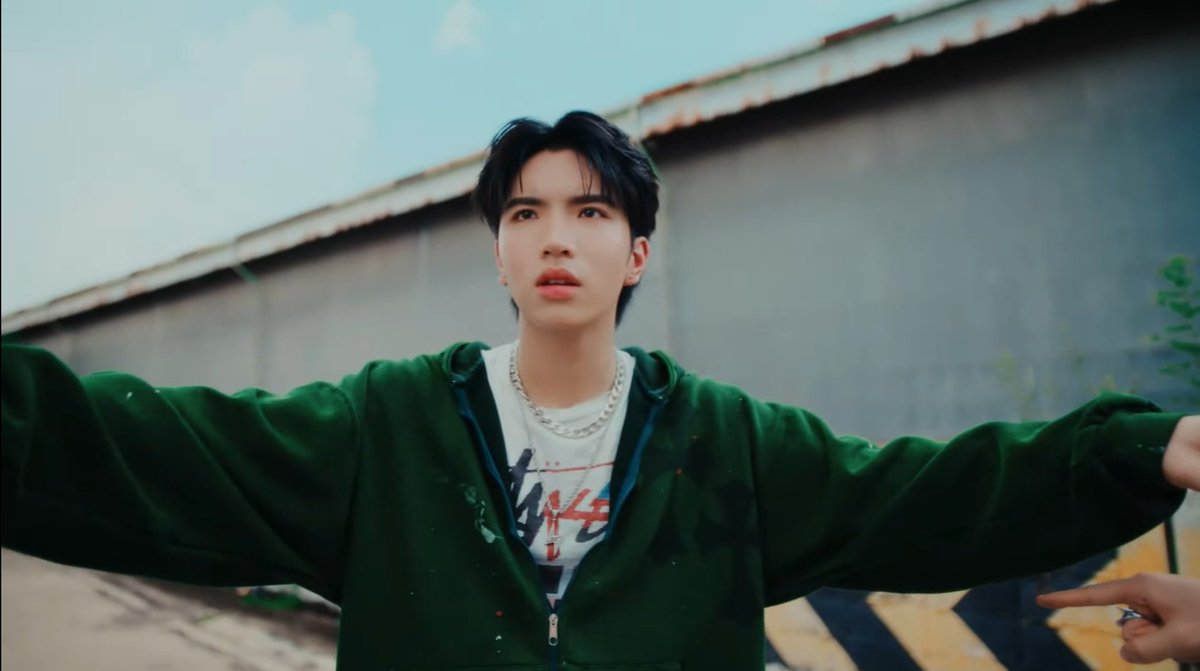 luv4xinwon's tweet image. So proud of Keen, his voice is stunning!~ he&apos;s so pretty in it too. Congratulations on your debut my lucky baby keen!🍀✨ @keenkeno_sp

CLOVER DEBUT NEXT TO YOU
#CLO_VER #คนคุ้นคอยCLO_VER #RISERMUSIC #keenkeno