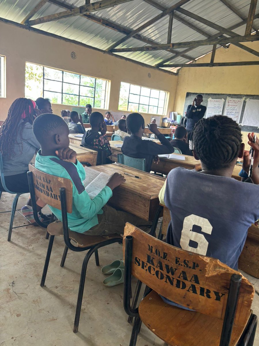 MiraiKenya's tweet image. Day 7 at the Nafasi Programme:
 lifeskill training focused on peer pressure. what it is, what causes it, and how values guide our choices.
Children explored positive vs negative peer pressure through group discussions and shared their role models. 
#ChildProtection