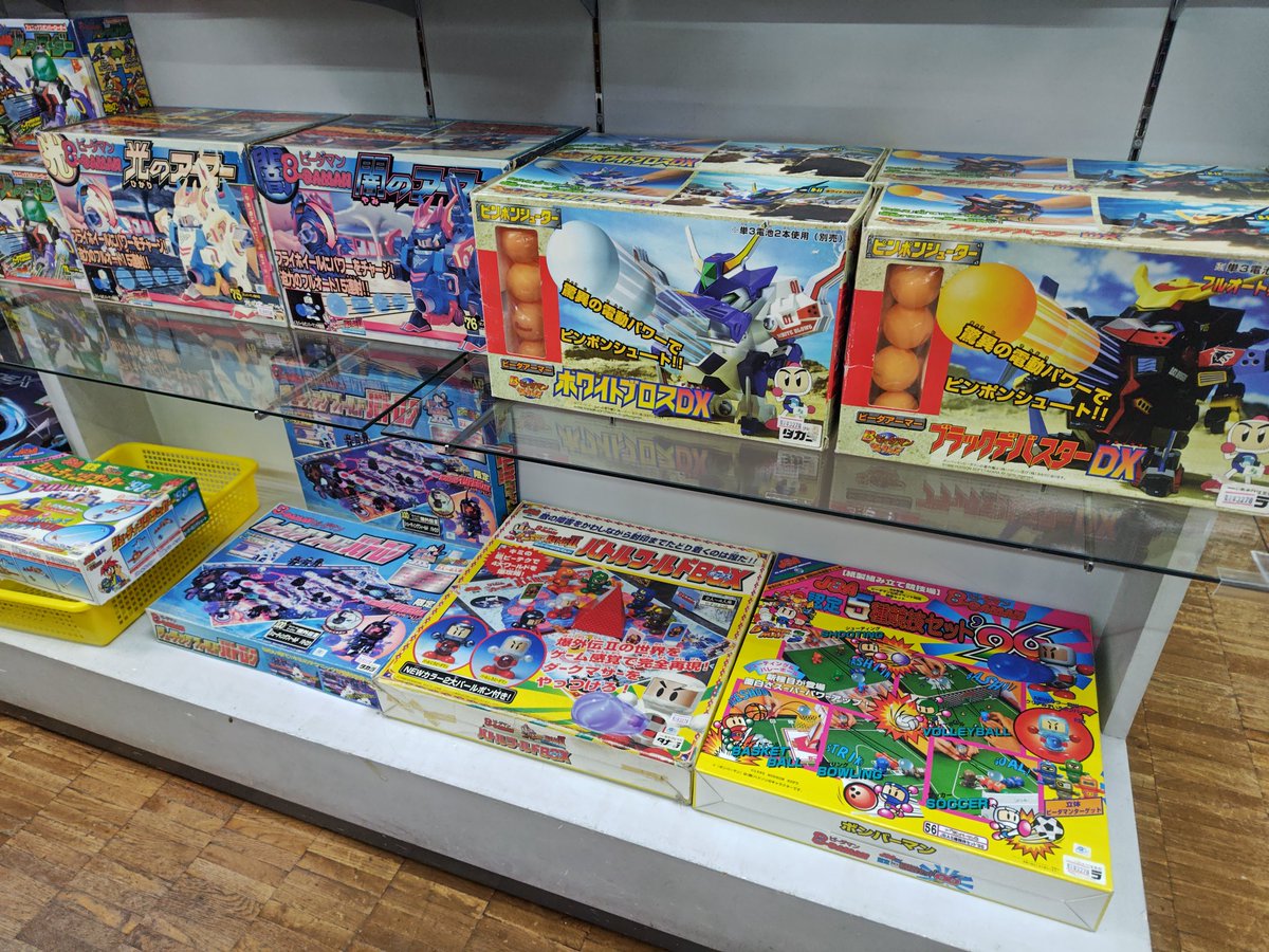 totorotencho's tweet image. おもちゃの平野
倉庫整理をしていて
発見した
ビーダマンです
30年近く前の商品になりますので
箱もボロボロで、
稼働するのか？も微妙ですが
懐かしので店頭販売します

よろしくお願いします