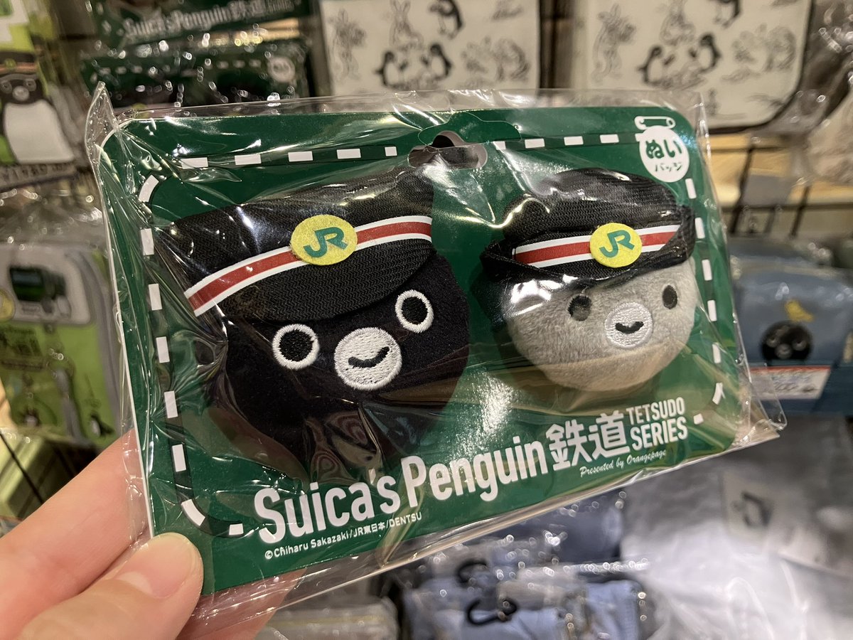 ✨再入荷🐧✨ こちらのかわいいバッジが再入荷しております
