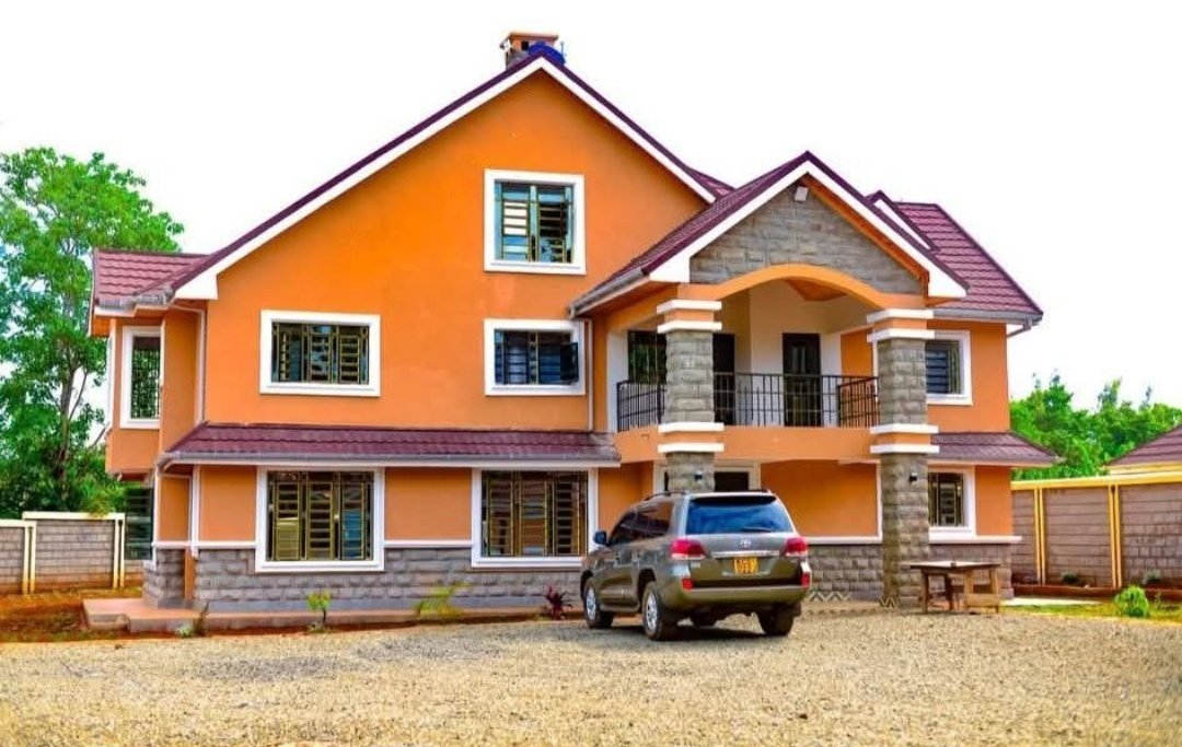 Dennis Itumbi, Josiah Murigu and Kimani Ichungwa operating from Pazuri Homes Gathoge, Kirinyaga. Millions of money being coordinated from there. Over to you Embu town boda boda riders. Occupy.